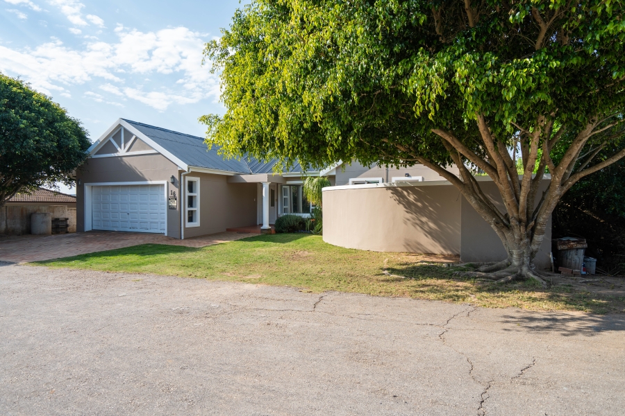 5 Bedroom Property for Sale in Seafield Eastern Cape